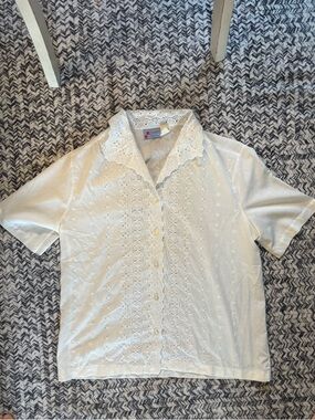 Women’s Vintage Lightweight Coquette White Eyelet Lace Crochet Button-Up Blouse